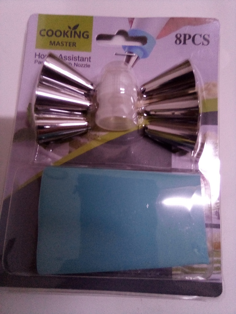 PASTRY BAG WITH NOZZLE 8PCS