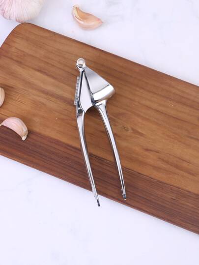 KITCHEN GADGETA GARLIC PRESS